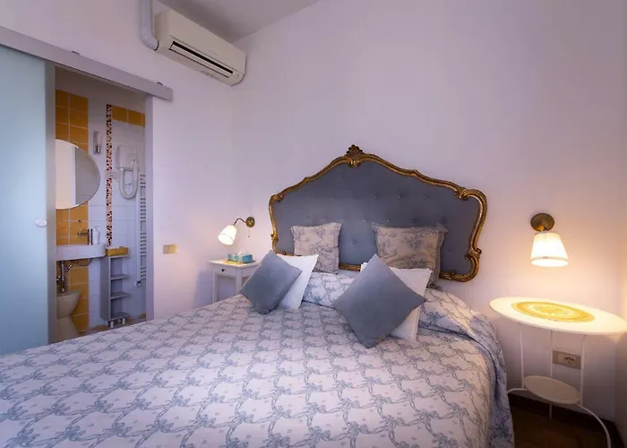 Dei Cavalieri Bed & Breakfast 4*